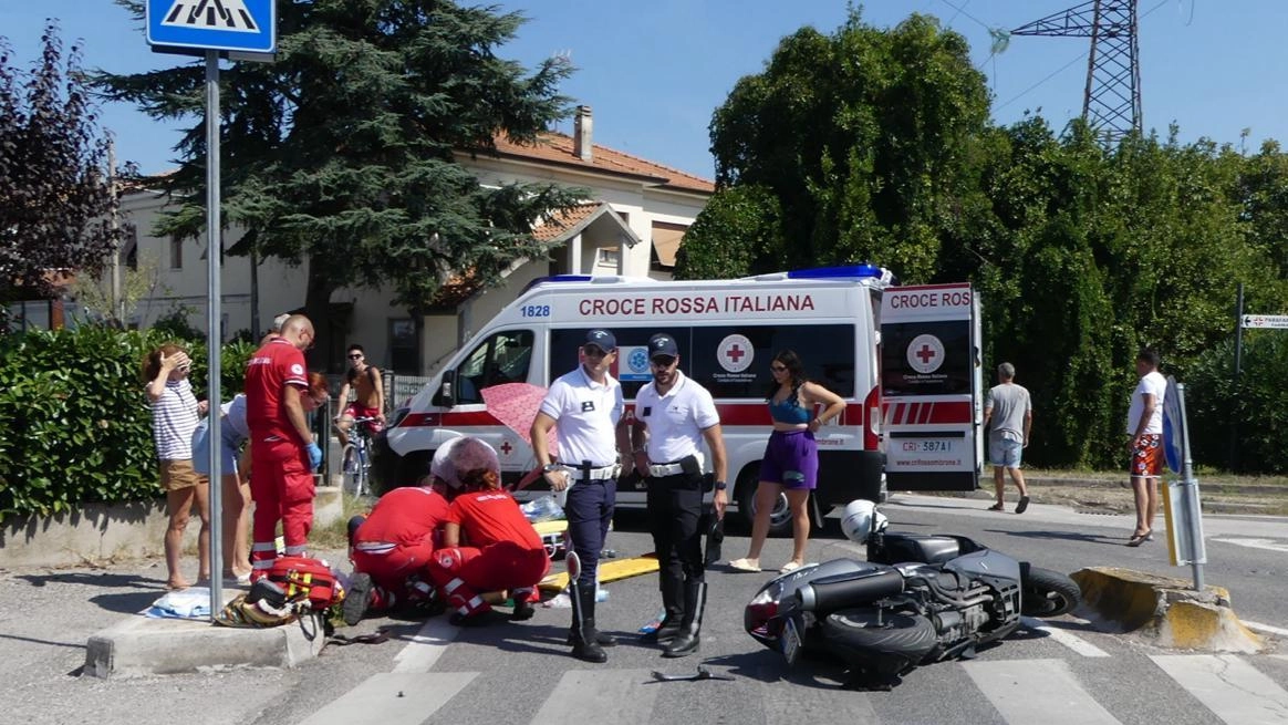 Polizia locale e sanitari del 118 sul posto