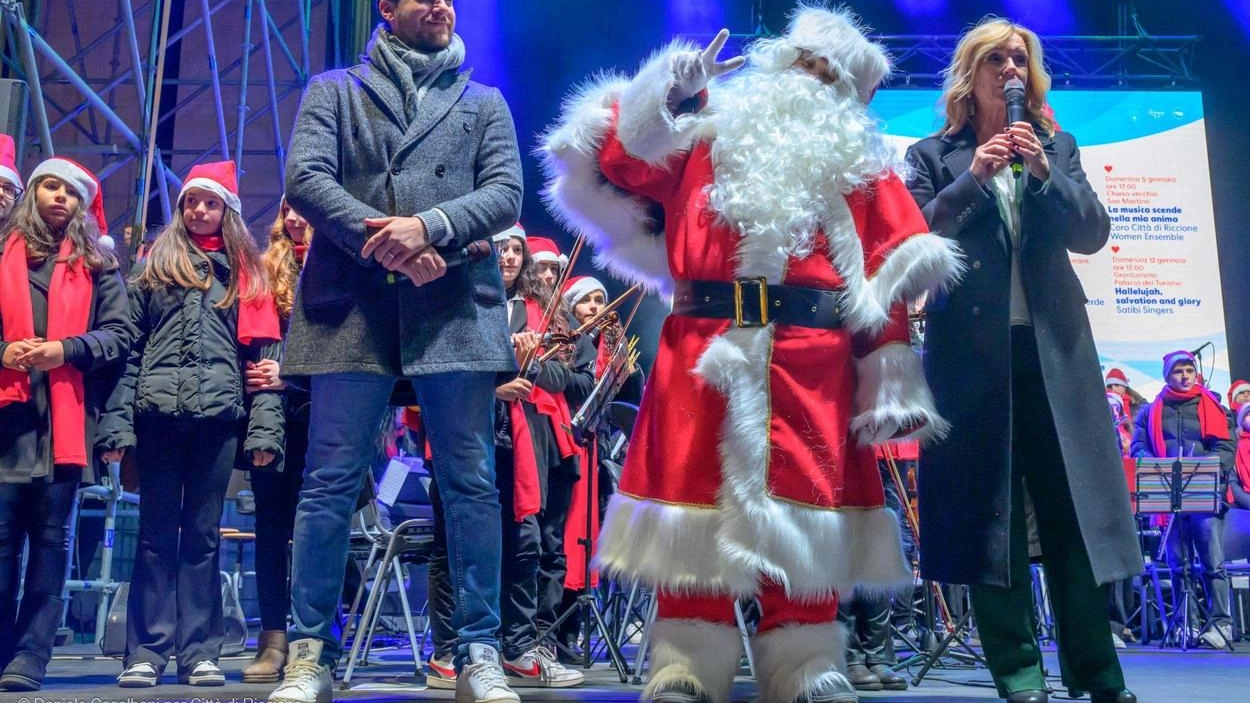 Babbo Natale trascorrerà le vacanze natalizie a Riccione, visitando i quartieri della città e partecipando alle festività con la comunità locale.