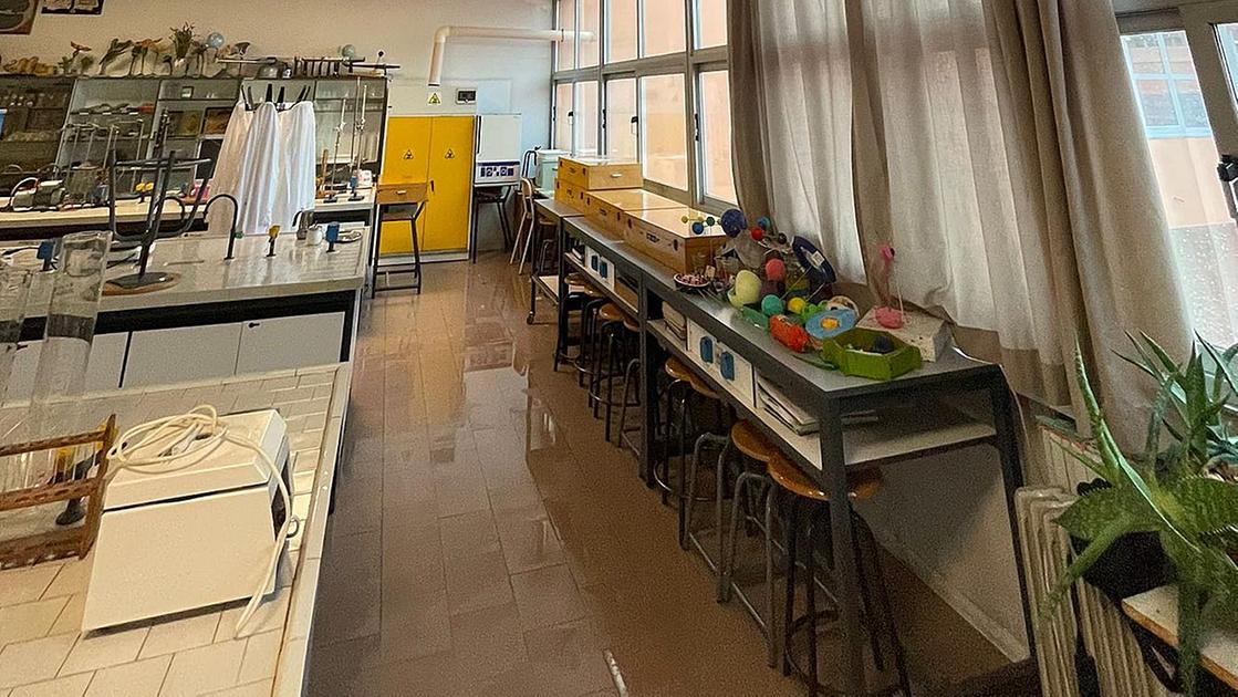 Pesaro sott’acqua, il Campus affoga: “Non meritiamo una scuola così”