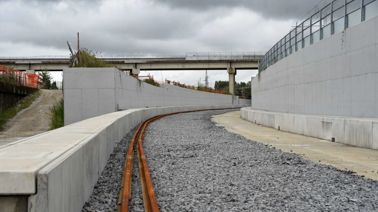 I binari del nuovo tunnel ferroviario di via Bologna