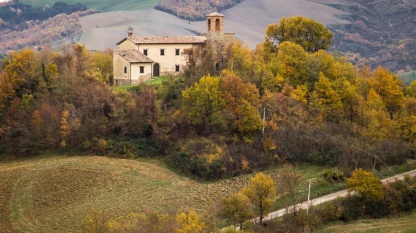 "Castelli nascosti". Lo slow tourism fa tappa al Monte Illuminato