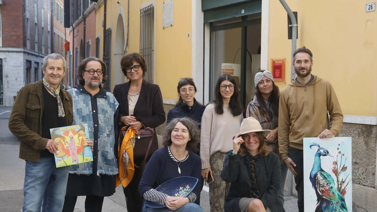 Abbigliamento, vinili, mosaico, libri: tante nuove botteghe artigiane hanno rianimato una strada che segnava il passo