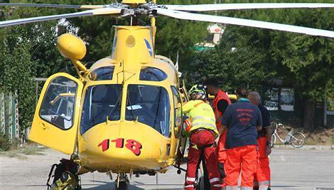 Bimbo di 6 anni cade e batte la testa: portato in ospedale con l’elisoccorso