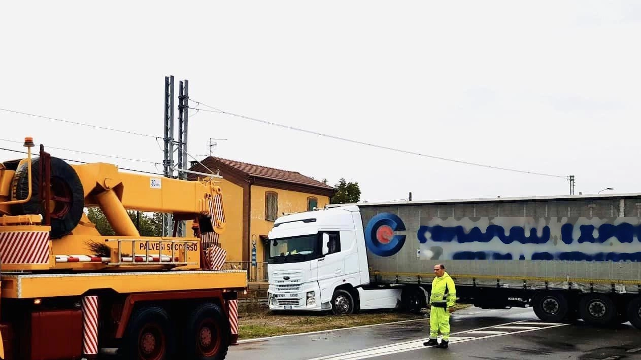 Le operazioni di recupero del tir