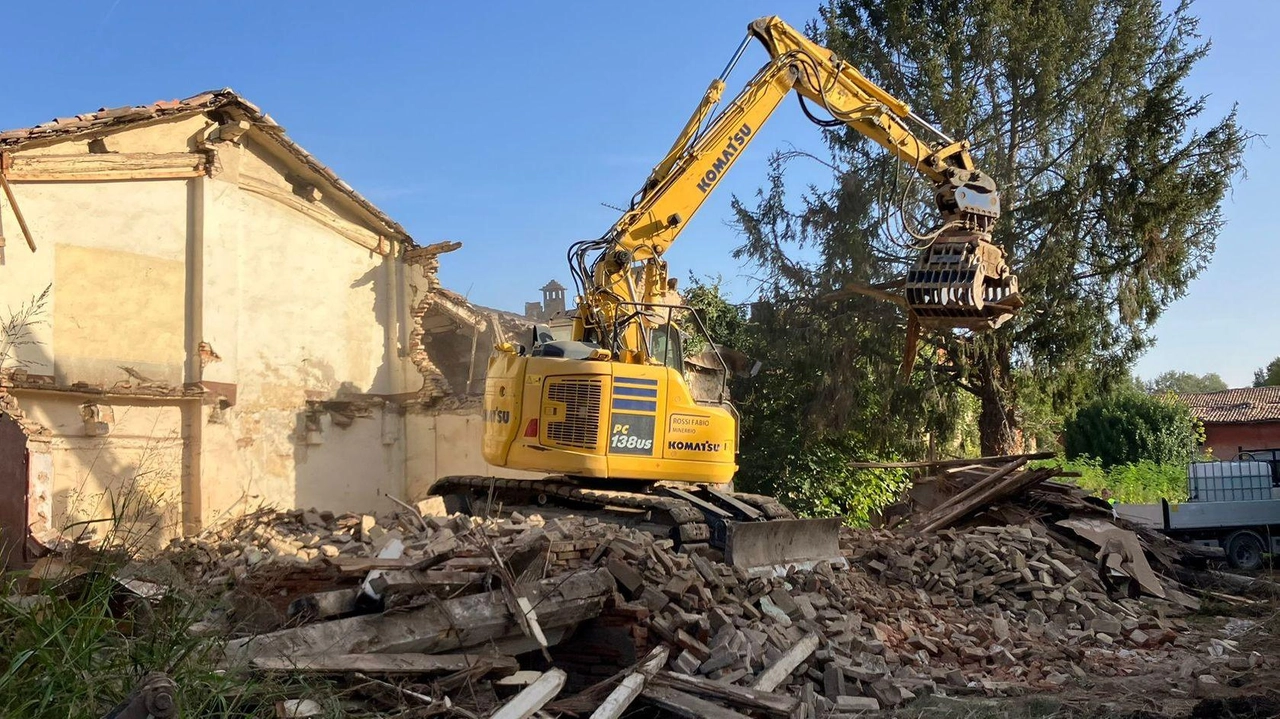 È la società in house del Comune che si occupa dei cantieri. Bernardi: "Bilanci in rosso da anni, doveva farlo la precedente amministrazione"