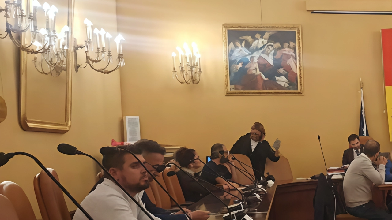 Il leader civico punzecchia dopo il risultato delle elezioni in Provincia. Frecciata alle civiche anche da parte di Simoncini.