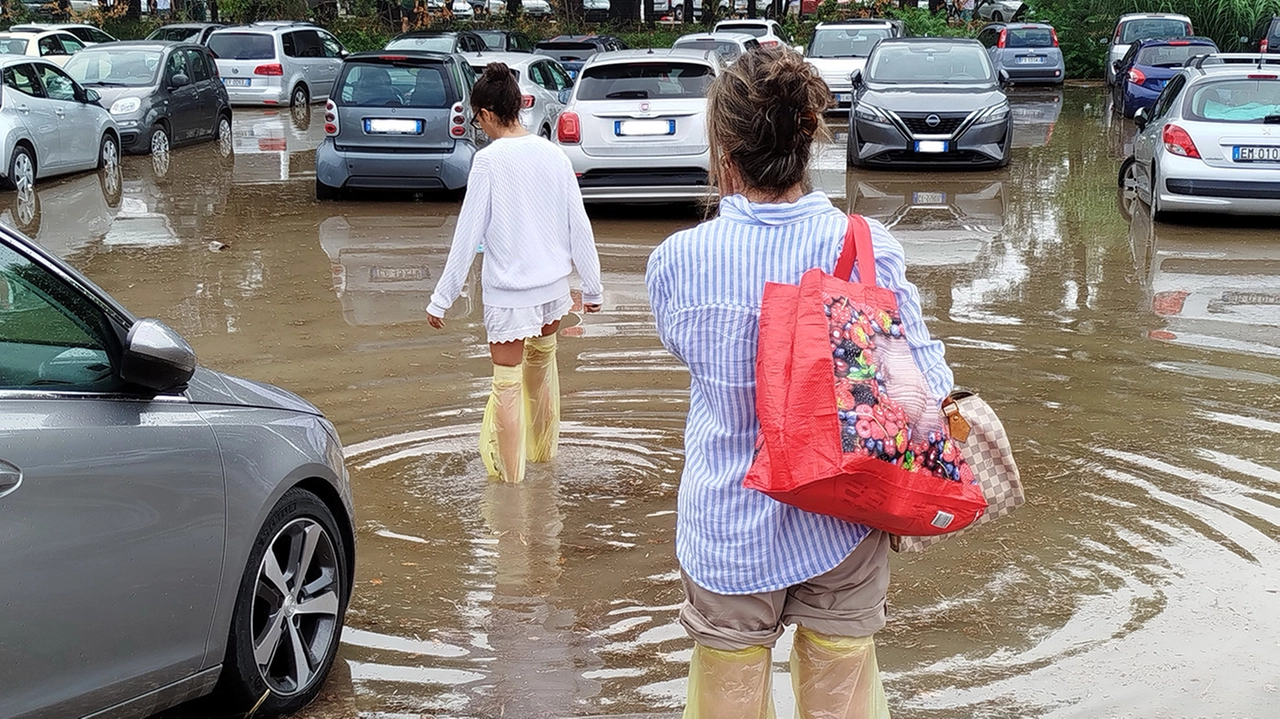 Parcheggio ex Tirassegno allagato dopo la bomba d'acqua