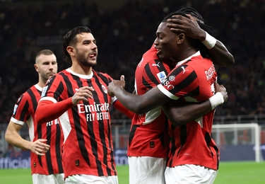 Serie A, svolta storica: Dazn trasmetterà in chiaro Milan-Napoli. Come fare per vederla