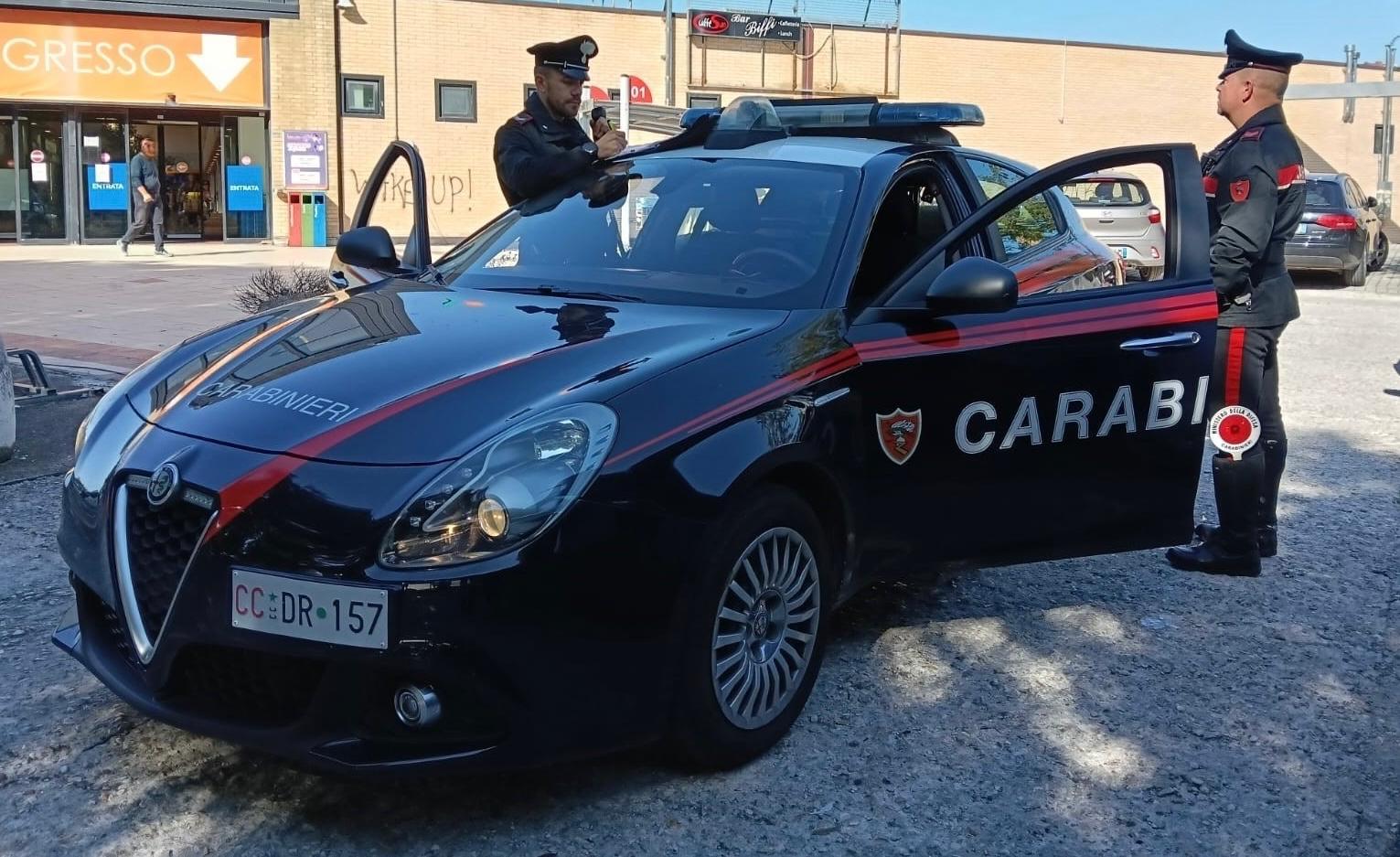 Jesi, le scippano il portafogli al supermercato lei le insegue e le fa arrestare