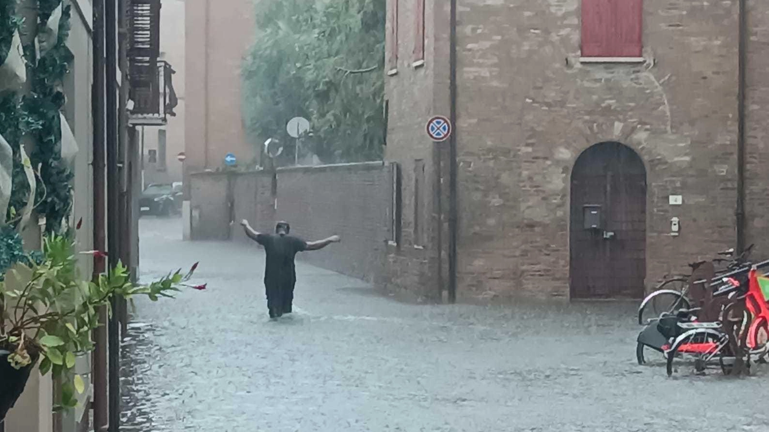 Scene apocalittiche dell’alluvione che ha colpito la Romagna a maggio 2023