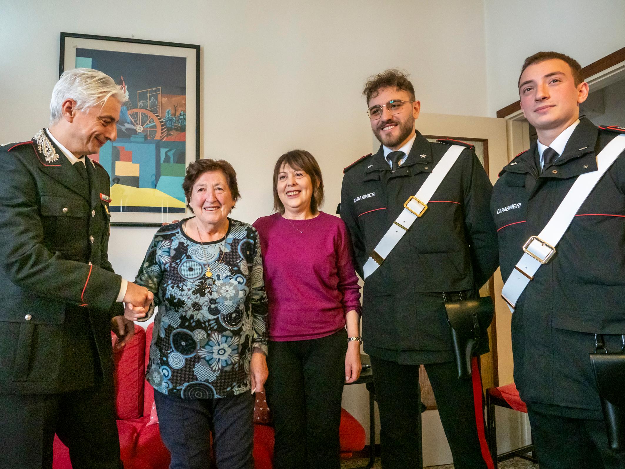 A 87 anni sventa la truffa del finto carabiniere