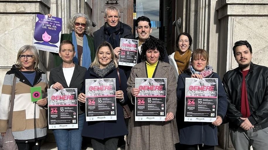 Manifestazione contro la violenza sulle donne organizzata da Apofruit e Comuni locali. Camminata con scarpe rosse da Longiano a Gambettola, flash mob e raccolta fondi per centro antiviolenza.