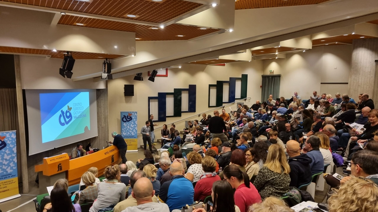 Organizzata dal centro turistioc giovanile propone racconti e immagini da ogni angolo del mondo il venerdì all'auditorium Federico II