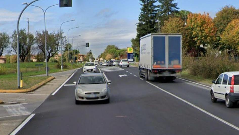 Incubo traffico sulla via Emilia, la rabbia degli automobilisti: “Ogni giorno code interminabili”