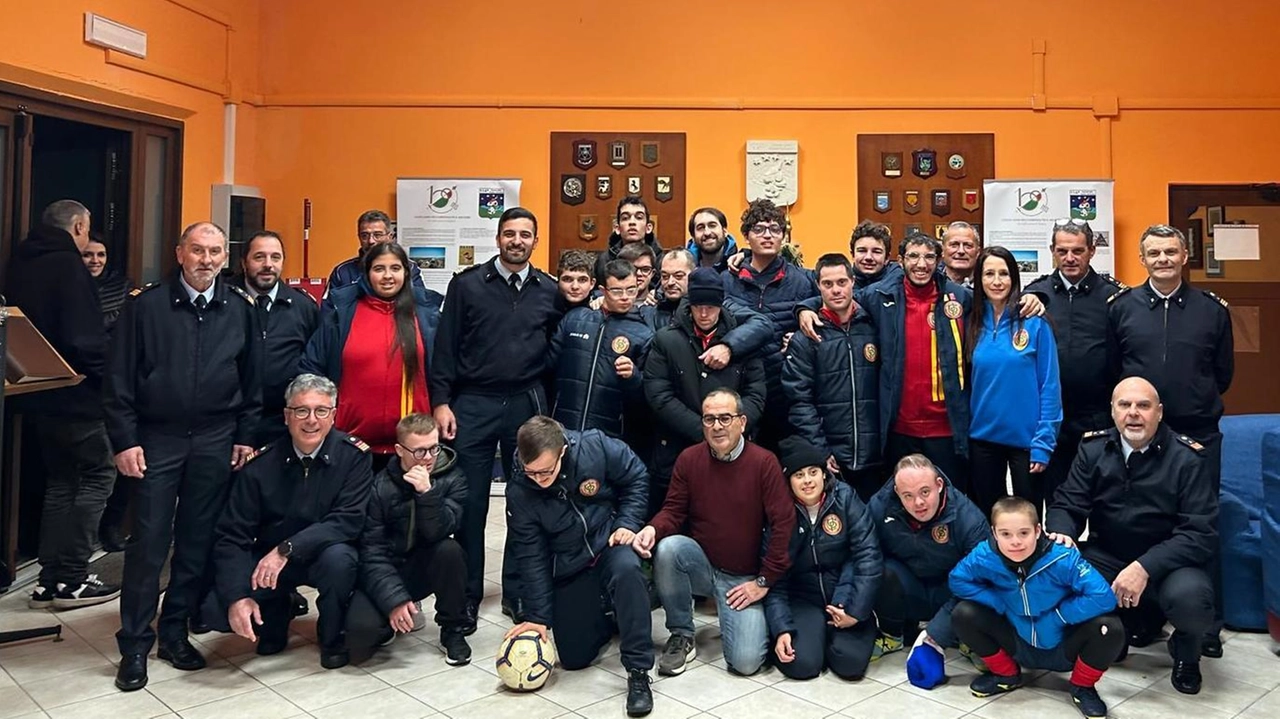 A Potenza Picena i calciatori paralimpici ricevuti dalla 114ª squadriglia radar remota.