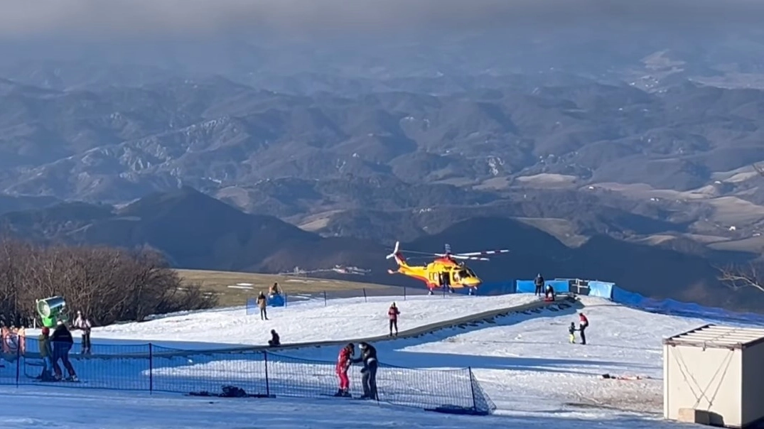 Tredicenne cade e arriva l'eliambulanza sulle piste del Monte Nerone