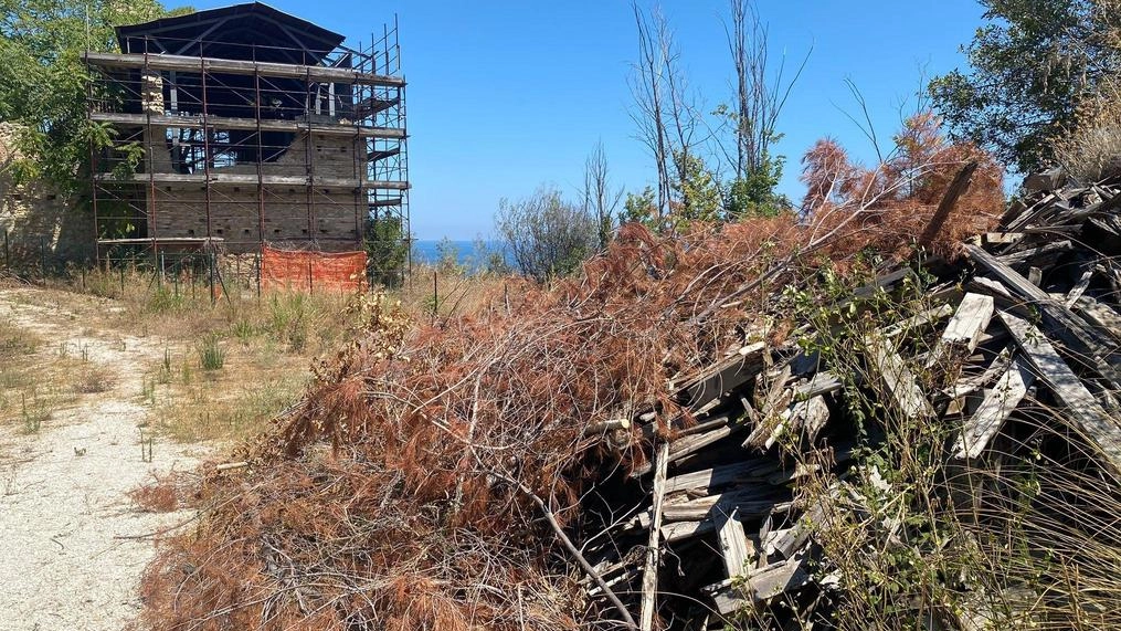 Il parco sulla collina del Castello di Sant’Andrea