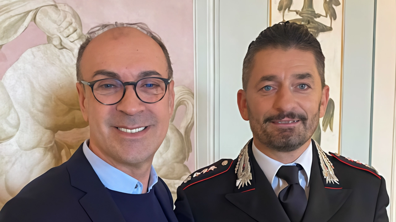 Il presidente della Banca del Piceno e il comandante provinciale dei Carabinieri discutono di sicurezza e prevenzione nelle filiali. Collaborazione per garantire la sicurezza dei clienti e dei cittadini.