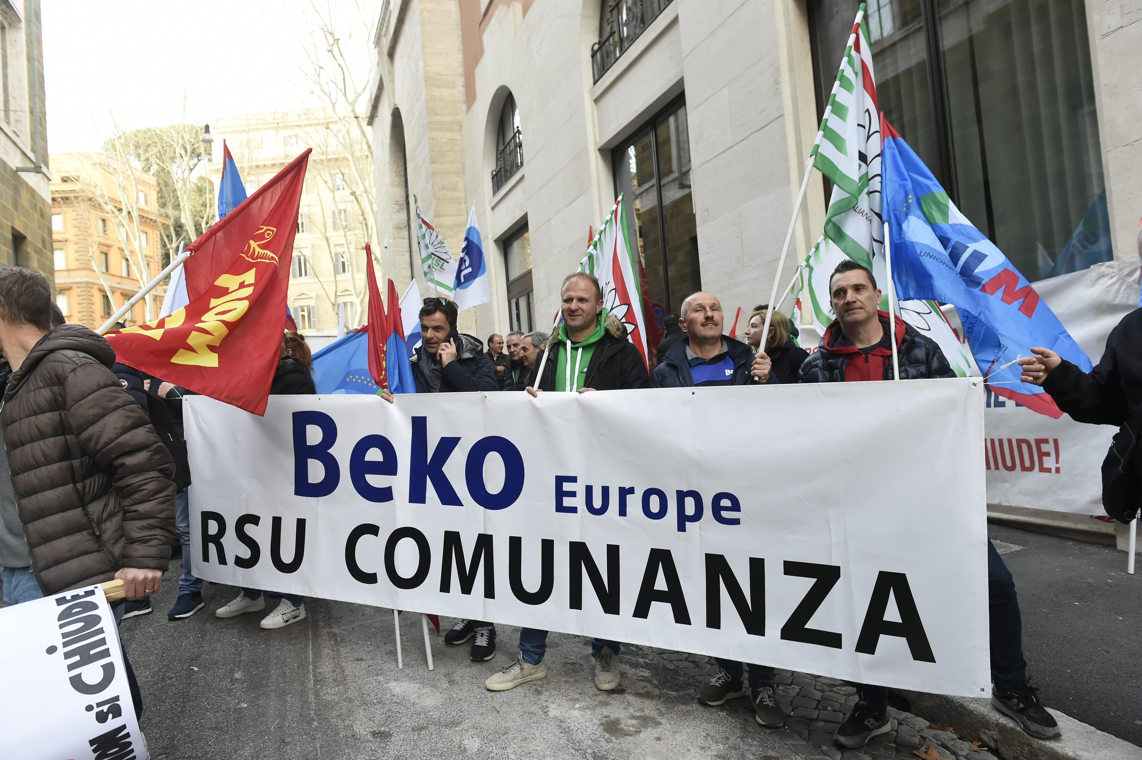 Esuberi Beko, si apre uno spiraglio. La multinazionale: pronti a trattare