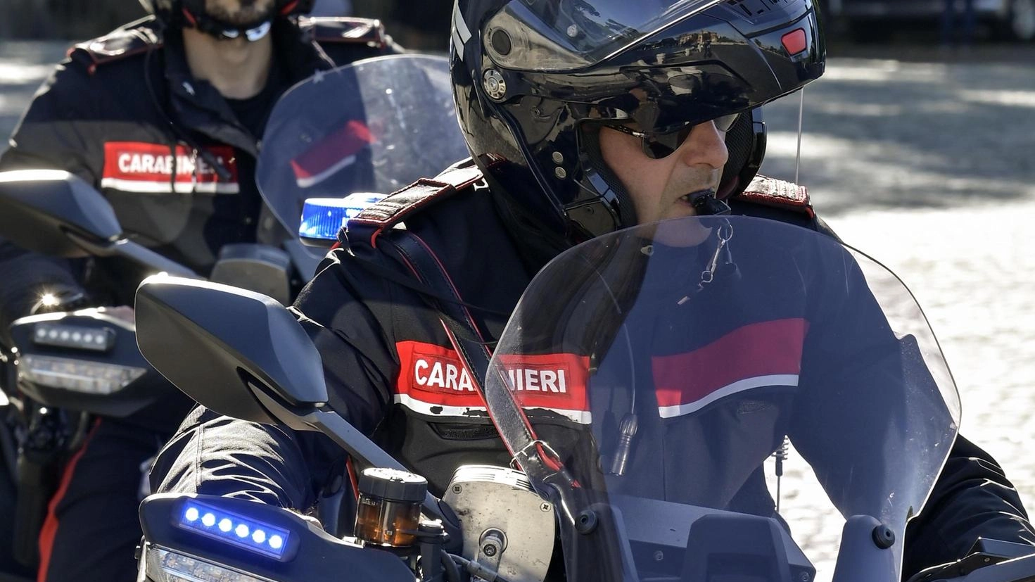 Maltratta la compagna. Geloso e spesso ubriaco: allontanato dai carabinieri