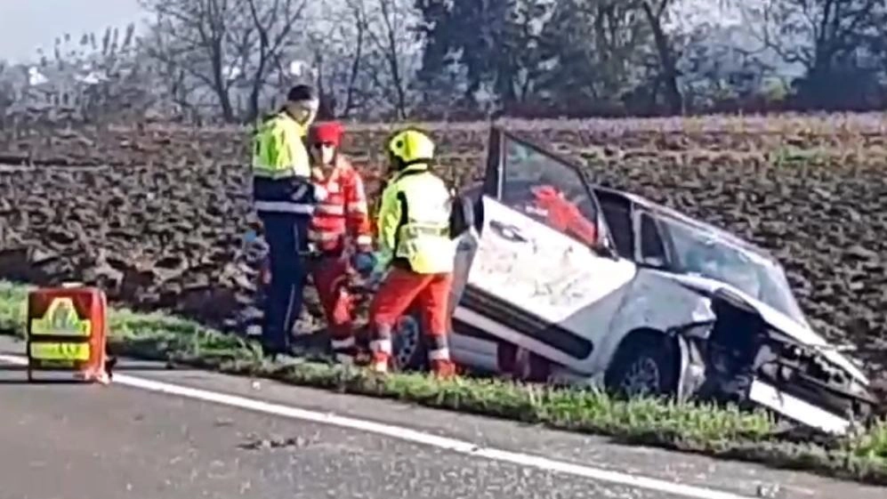 Incidente ieri mattina in via Cattanea. Una conducente è stata elitrasportata all’ospedale di Reggio: è grave