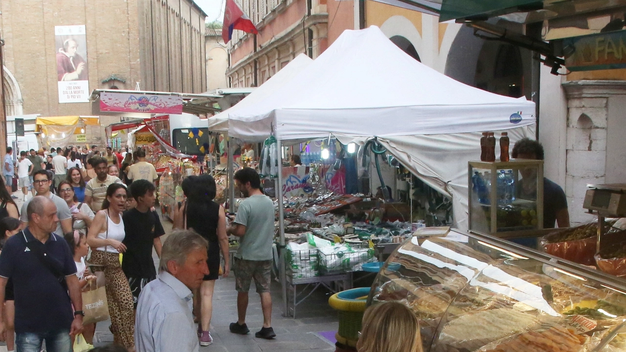 Gli stand alimentari della fiera di San Giovanni a Cesena