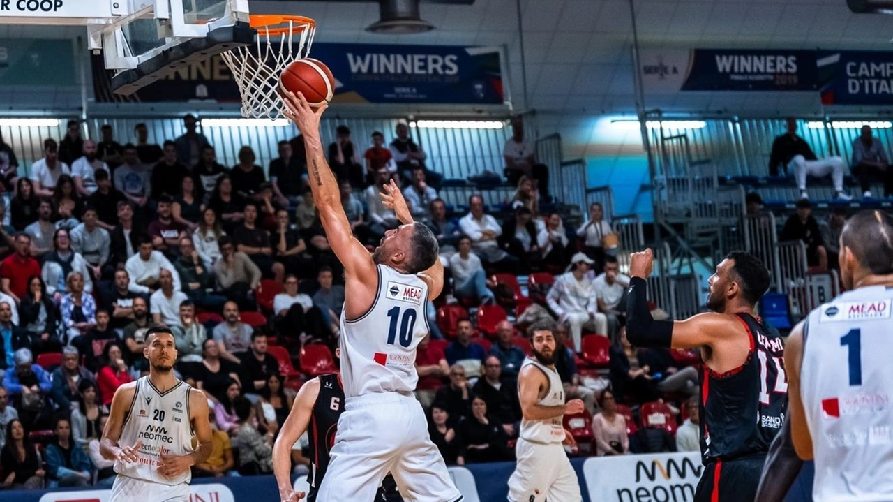 Basket serie B Interregionale, il coach rossiniano allena Roseto che la squadra di Nicolini affronta oggi alle 20,30: "Brutto cliente"