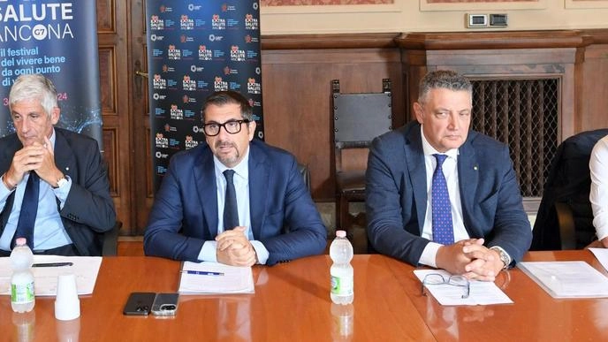 Conferenza stampa congiunta con prefetto, questore, ammiraglio e sindaco. Rispetto alle prime comunicazioni si riducono alcune limitazioni previste. Sotto osservazione soprattutto l’area che va dalla Mole al Lungomare Vanvitelli.