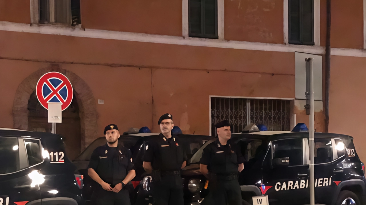 Carabinieri intensificano controlli alla guida: neopatentato sorpreso con auto sovradimensionata a Fabriano, 40enne di Cerreto d’Esi multato per mancanza di assicurazione e uso di documenti falsi, 30enne fabrianese sanzionato per guida in stato di ebbrezza.