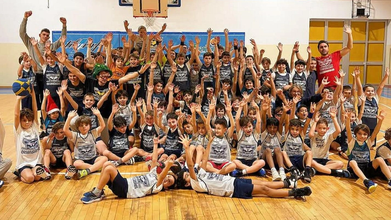 Foto di gruppo al termine della festa del minibasket