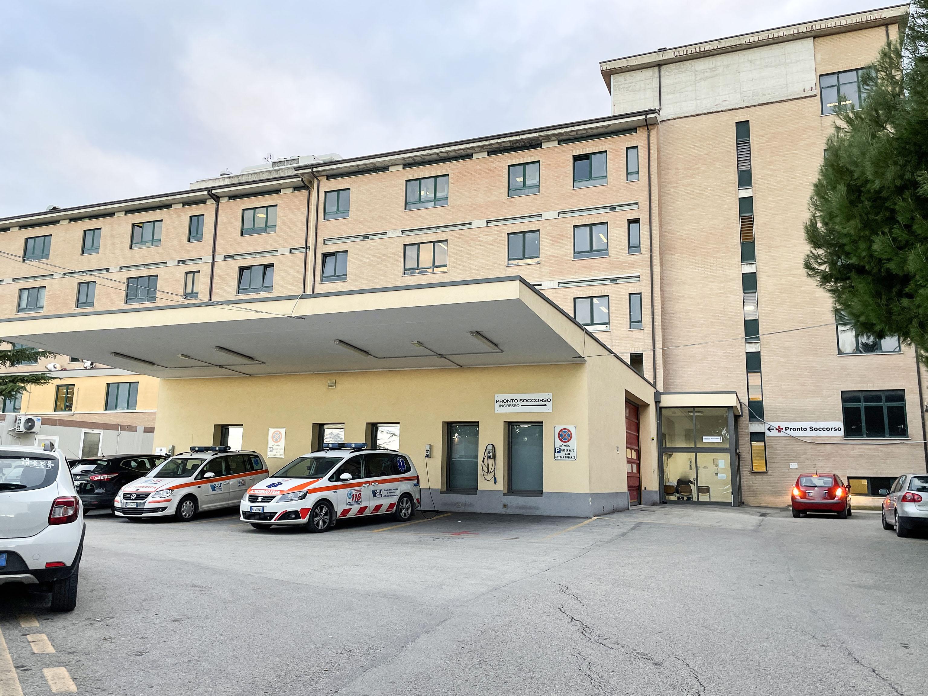 Violenza e paura al pronto soccorso di Civitanova: voleva dormire nel reparto