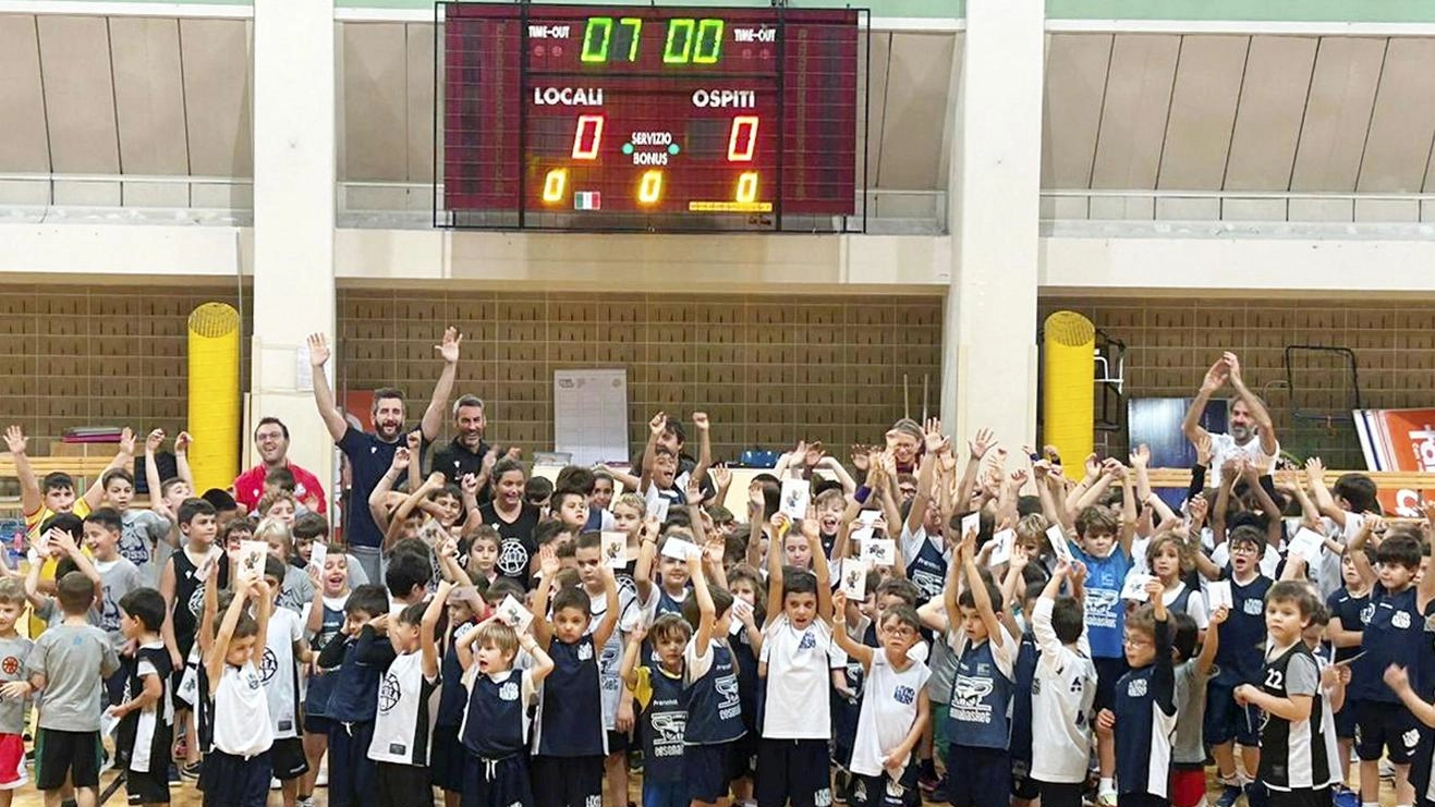 La 'Festa Minibasket' a Cesena coinvolge bambini e bambine in una giornata di giochi e partite. Successo e prossimo appuntamento a Savignano.