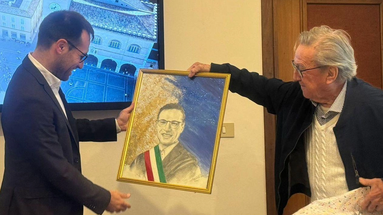 L’artista fanese Sergio Carboni ha donato ieri al sindaco Luca Serfilippi, un suo ritratto. L’opera, realizzata nello stile a matita-carboncino...