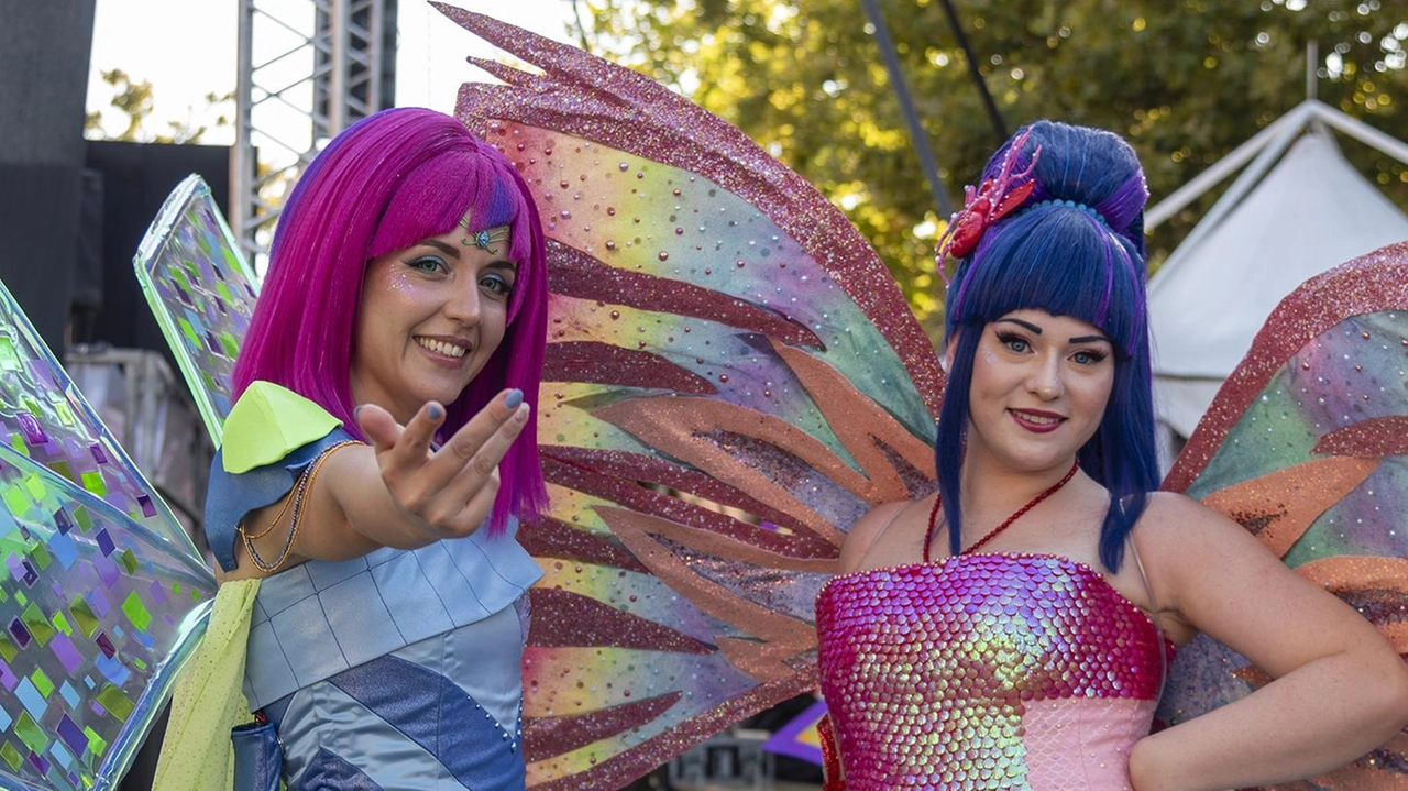 Le Winx hanno festeggiato vent'anni con una grande festa a Rimini, tra sfilate, spettacoli e cosplay. Un evento dedicato ai fan di tutte le età.