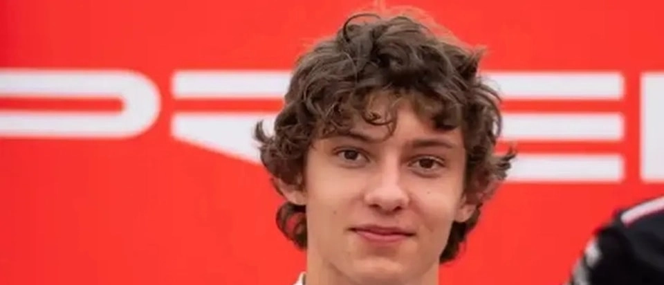 Il pilota bolognese di 17 anni ha vinto la gara sotto il diluvio, è la prima vittoria in Formula 2