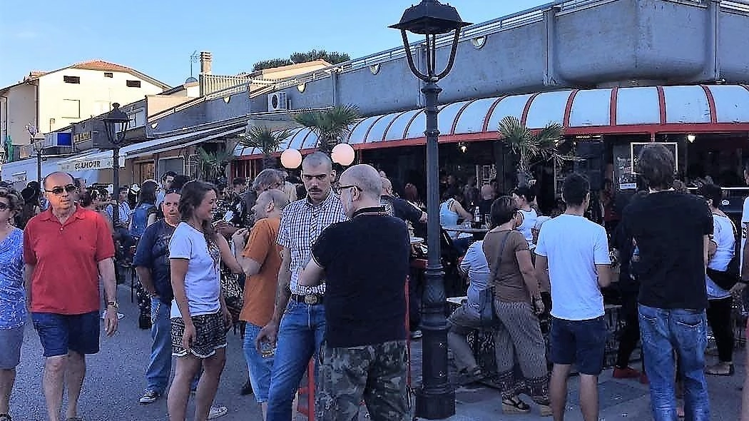 Il Cafè degli Artisti è il locale sul lungomare di Cesenatico