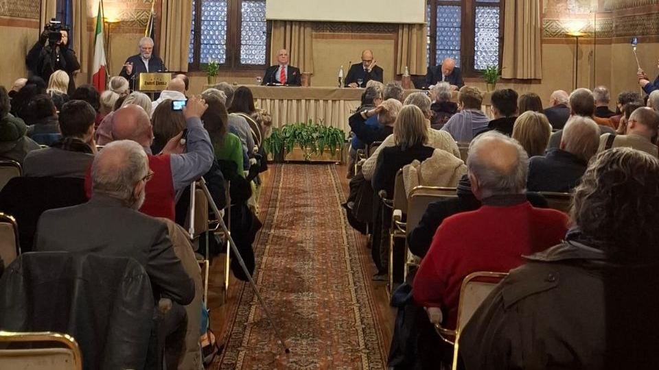 Libro di Puntin a Reggio Emilia, oltre 200 ucraini in piazza contro la presentazione