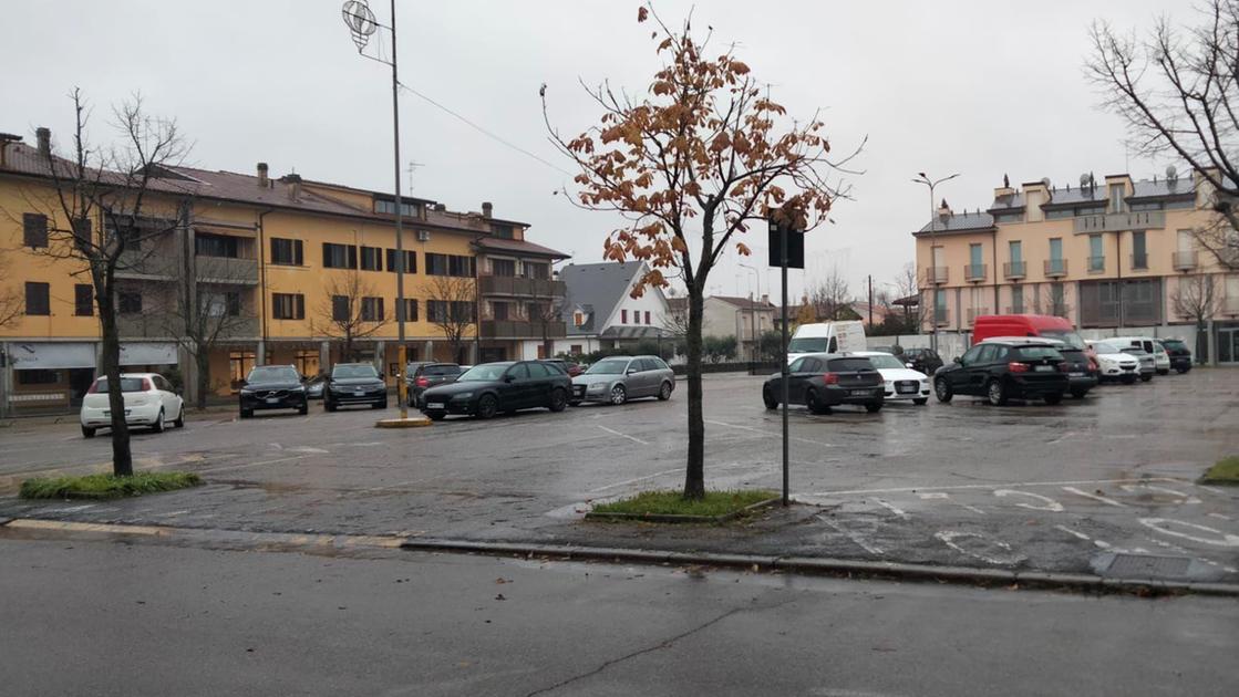 Lavezzola rifà la piazza: "Posti auto inalterati"