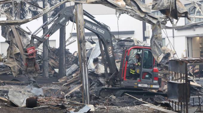 Incendio Cesena Campomaggi Lucchi avvolta dalle fiamme