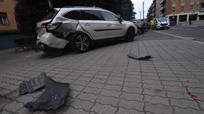 Incidente Bologna Oggi In Via Della Pietra, Auto Centra Un Passante: Morto